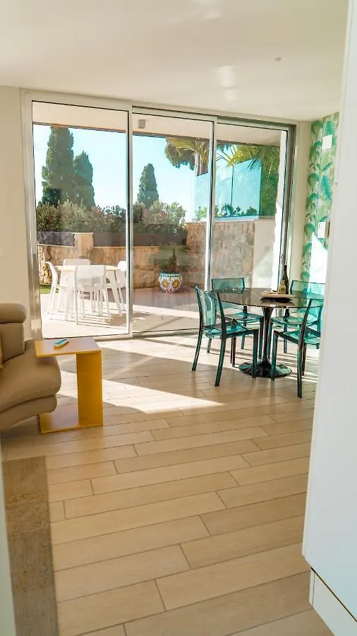 Isola Bella Infinity Suites Taormina 2*,