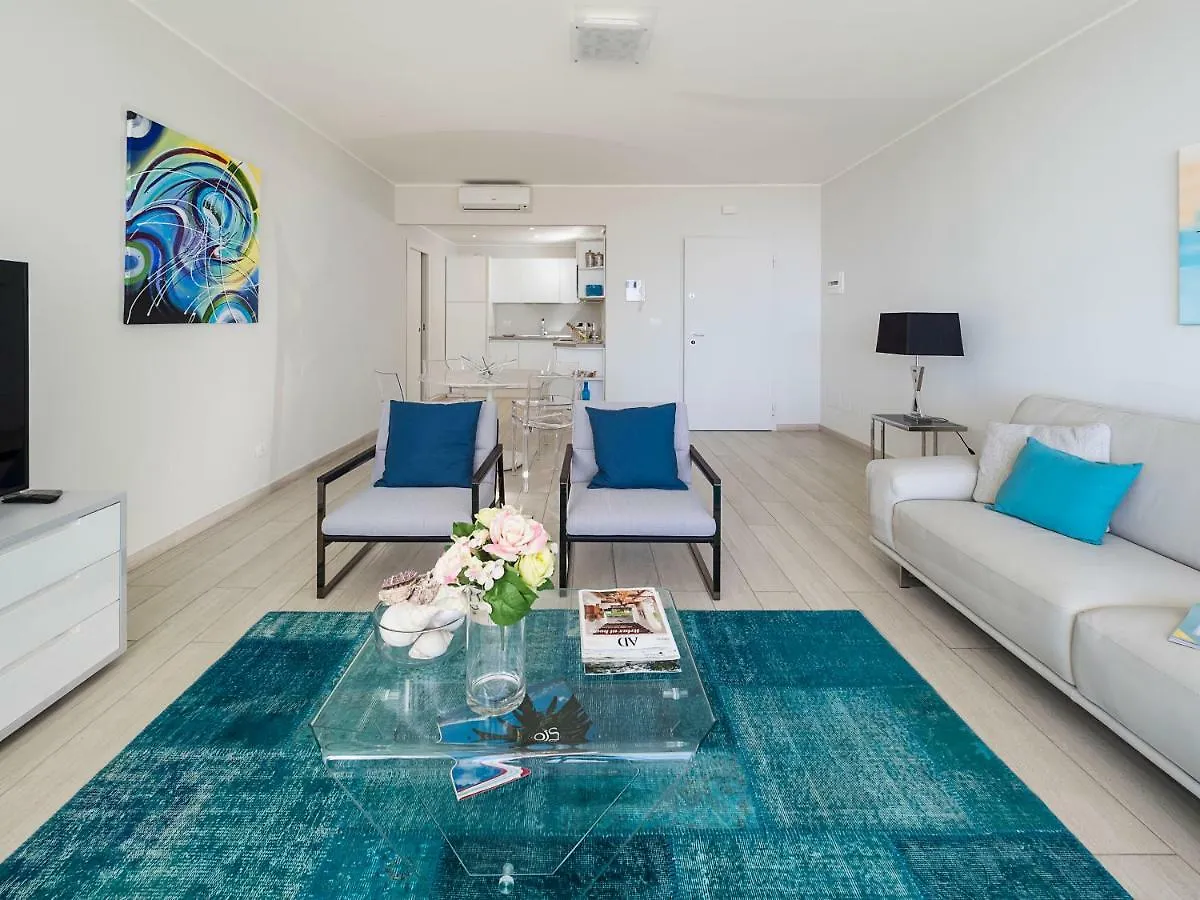 Isola Bella Infinity Suites Taormina 2*,