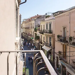 https://the-nest-taormina-apartments.sicilyhotelsitaly.net