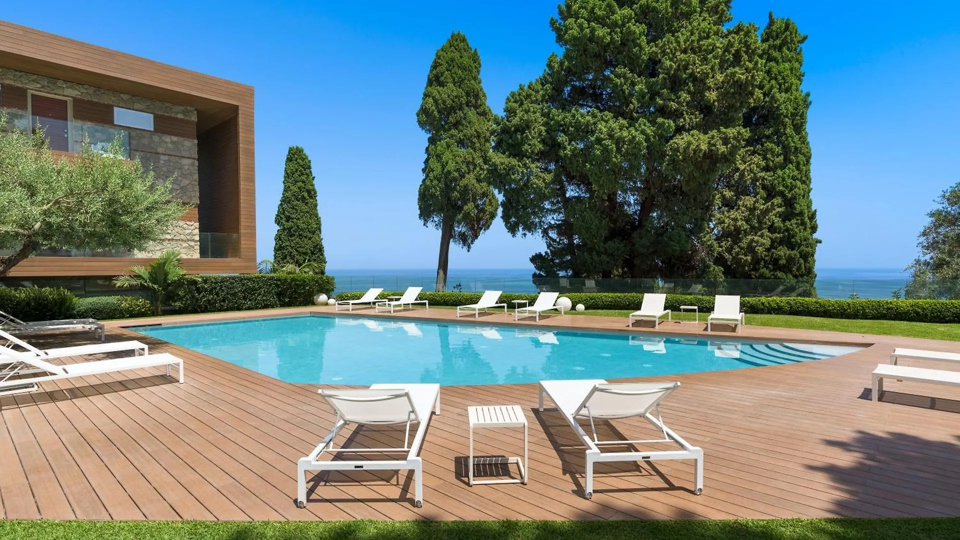 Isola Bella Infinity Suites Taormina Aparthotel